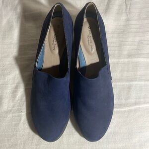 The Body Shoe Hush Puppies Navy Blue Size 11W